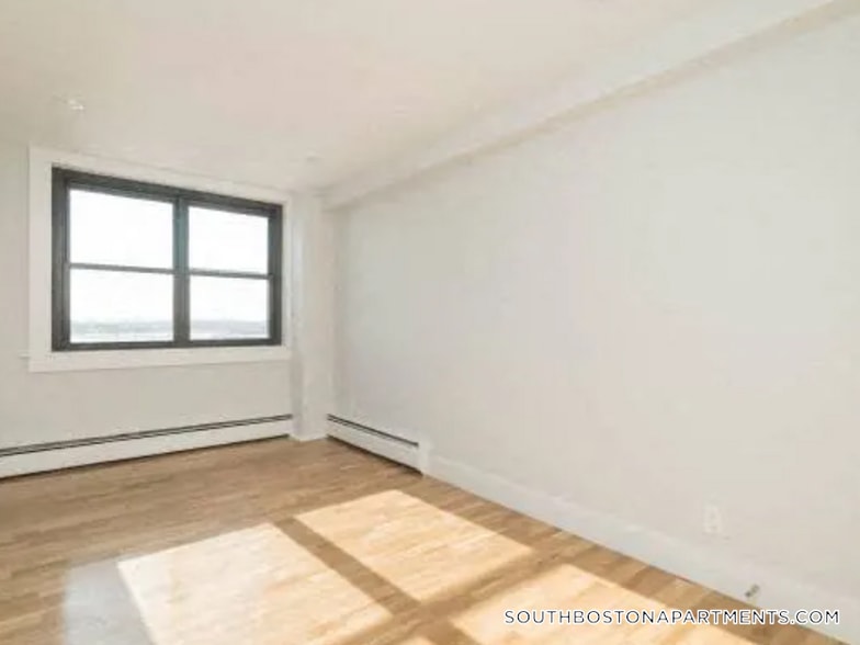 Building Photo - 1410 Columbia Rd