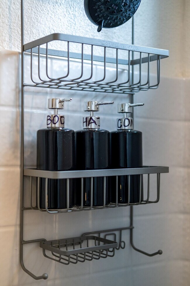 Building Photo - 523 W Vance Dr