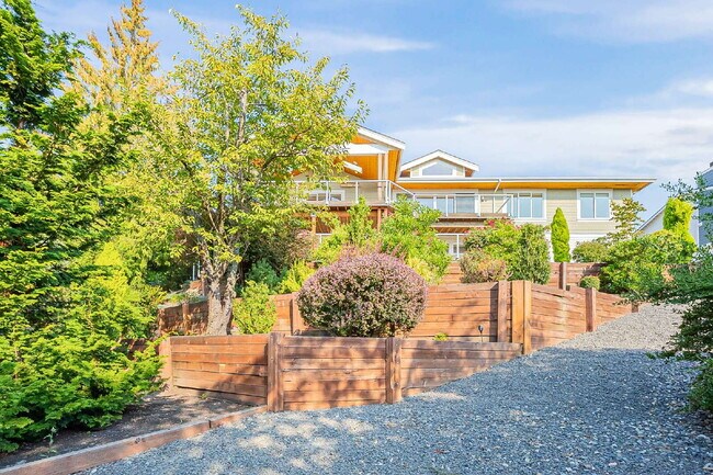 Building Photo - Captivating Rental Home perched above the ...