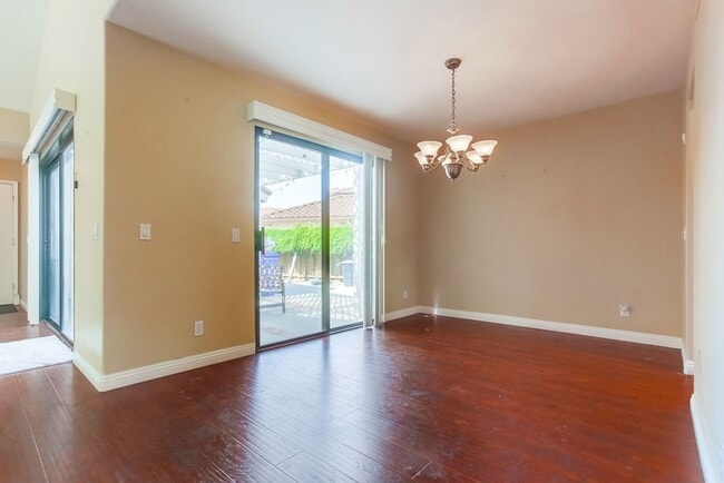 Building Photo - Charming Two Story 3 BR Home Available Mid June!