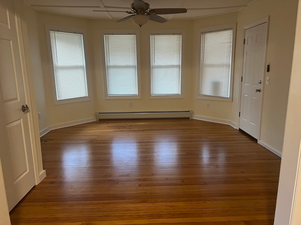 Living room - 682 Tyler St