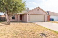 Building Photo - Spacious Three Bedroom Home!!