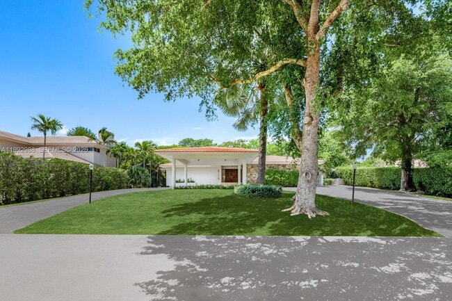 Building Photo - 8118 Los Pinos Blvd