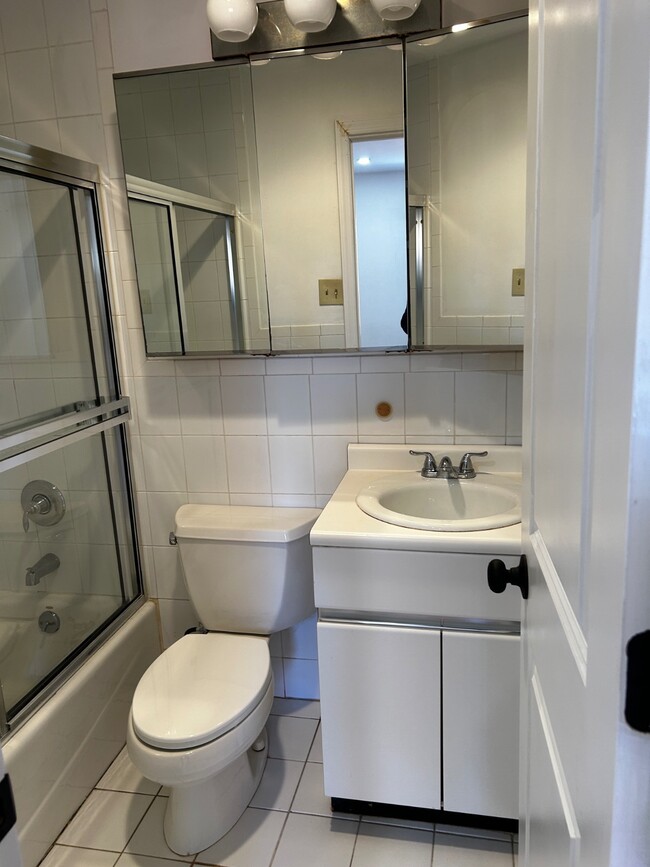 Building Photo - 80 Richmond Hill Rd