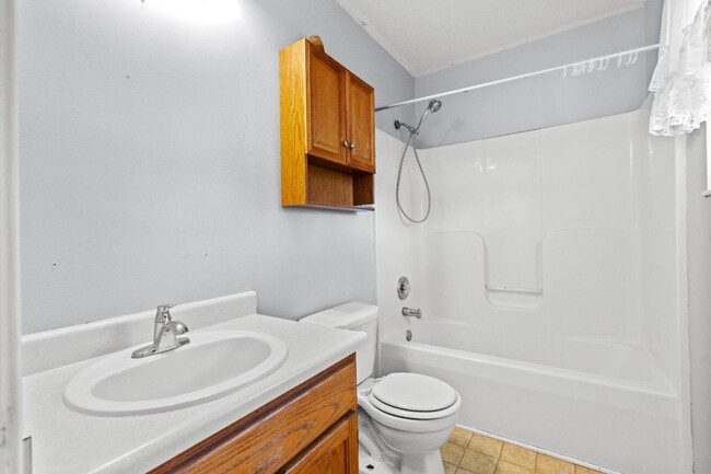 Building Photo - 1302 Williamsburg Dr