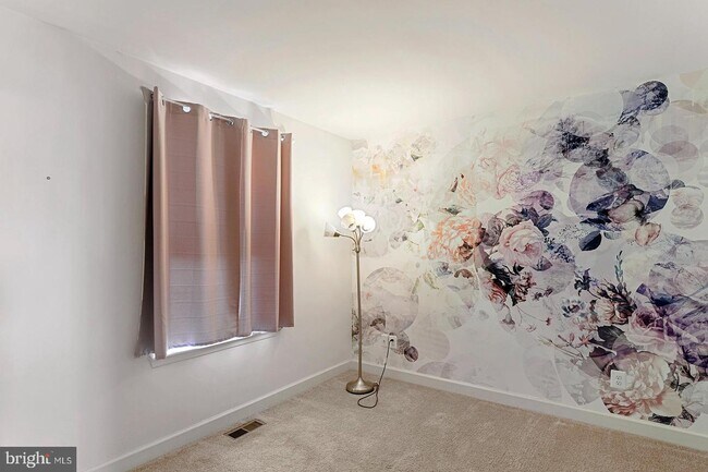 Building Photo - 37 Naomi St