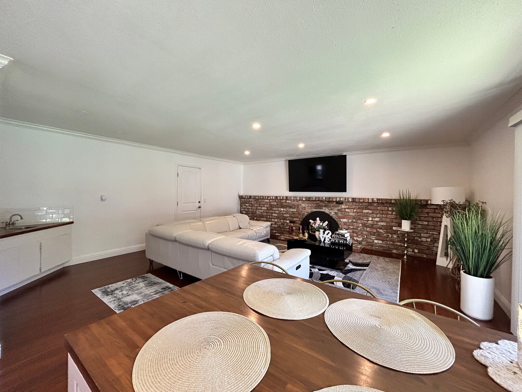Building Photo - 5514 El Encanto Cir