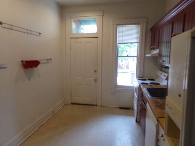 Building Photo - -- APPLICATION PENDING - 3 BR/ 2 BA Large ...