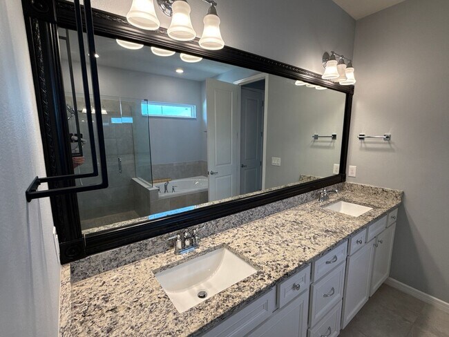 Building Photo - 12970 Brookside Moss Dr