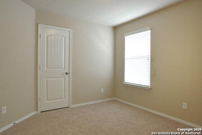 Building Photo - 4 Bedroom/2 Bath Amhurst Subdivision