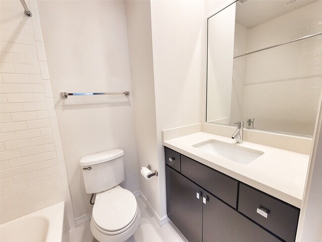 Building Photo - 1324 Delano St