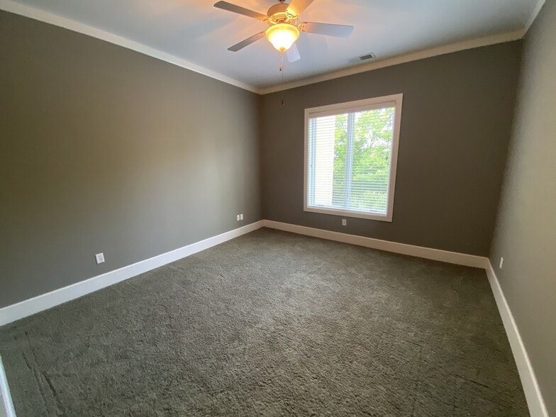 Building Photo - 1221 Bower Pky