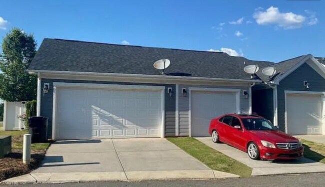 Building Photo - 2506 Gallery Drive