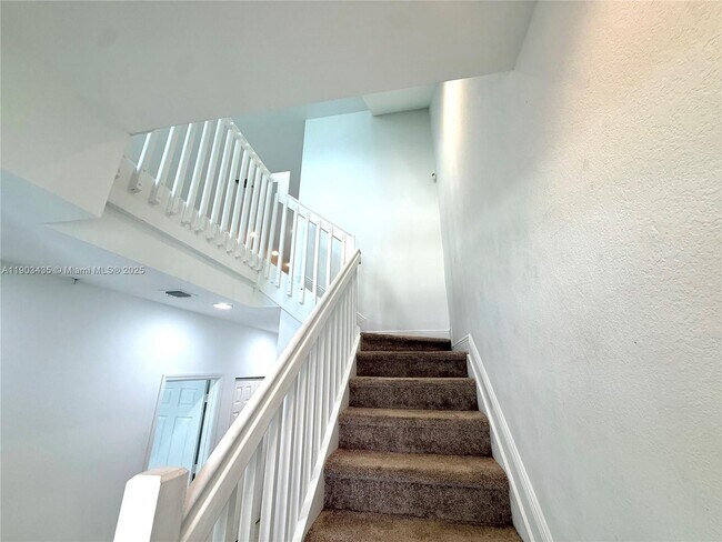 Building Photo - 2909 SW 119th Way