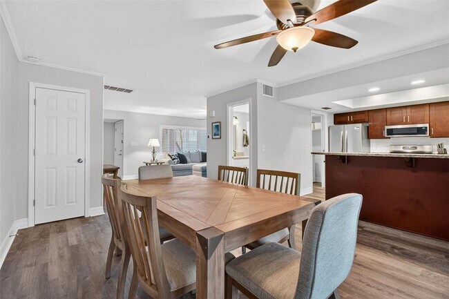 Building Photo - 6660 Cape Hatteras Way NE