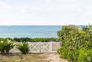 Building Photo - Oceanfront Malaekahana 3 bed / 2 bath Reno...