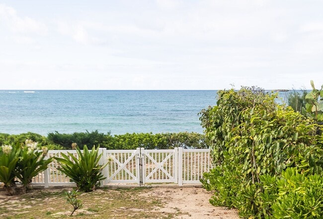 Primary Photo - Oceanfront Malaekahana 3 bed / 2 bath Reno...