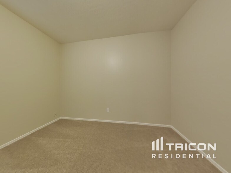 Building Photo - 20 N 220th Ln