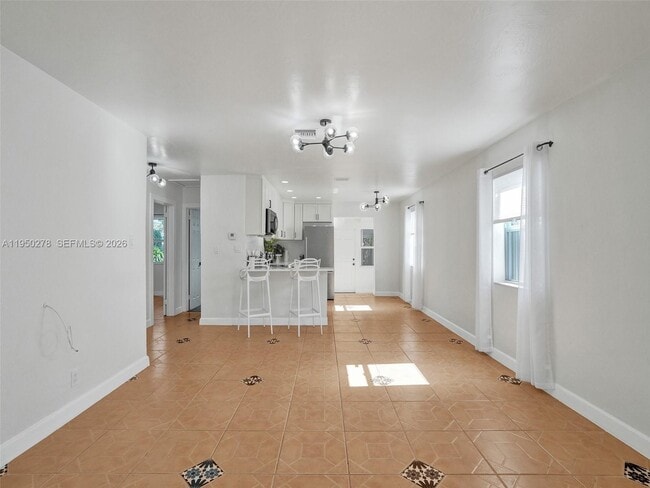 Building Photo - 920 NE 34th Ct