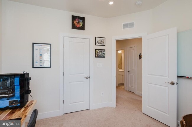 Building Photo - 8375 Amber Beacon Cir