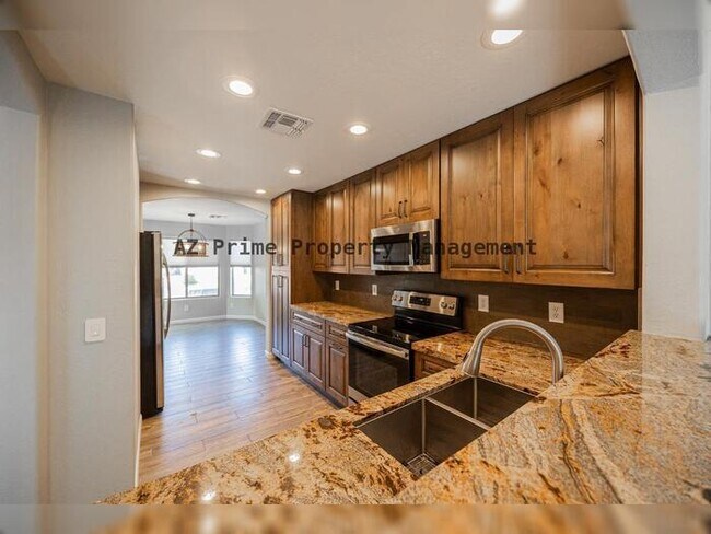 Building Photo - 1633 E Beautiful Ln