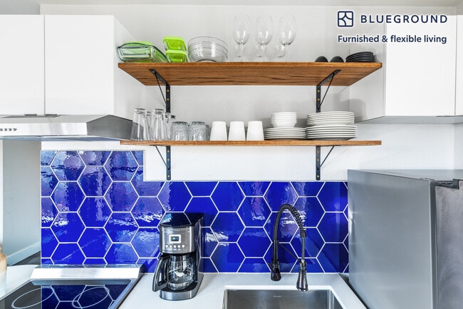 Building Photo - 104 Pine St