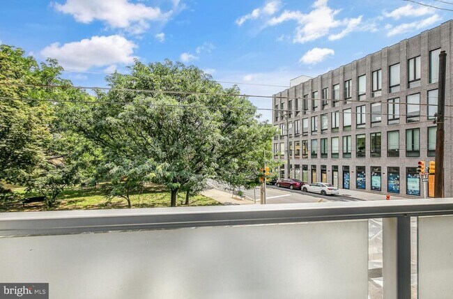 Building Photo - 2050 Frankford Ave