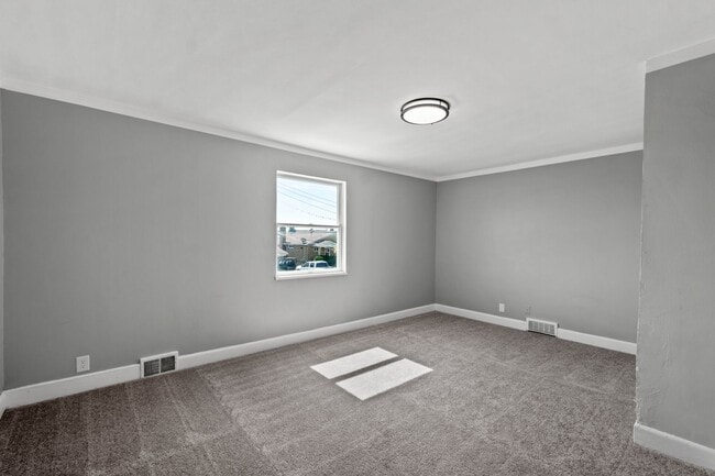 Building Photo - Gorgeous 2 bedroom home in West Mifflin available now!