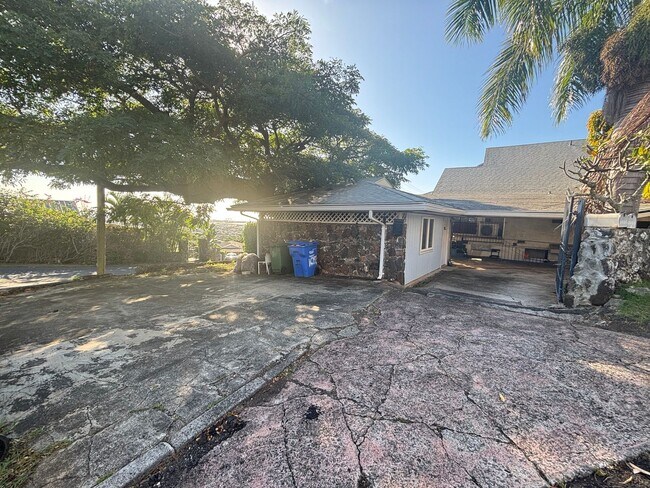 Building Photo - 1055 Alewa Dr