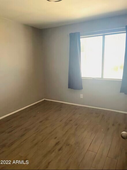Building Photo - 4722 W Rose Ln