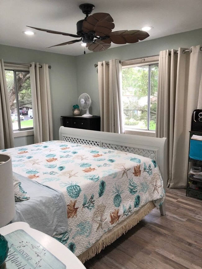 Building Photo - EASTWOOD SHORES TOWNHOUSE