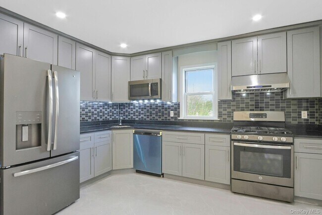 Building Photo - 22 Firth St