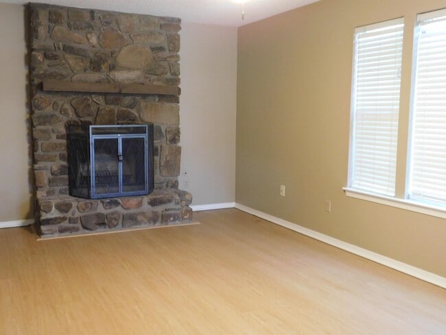 Building Photo - 12721 Valleywood Dr