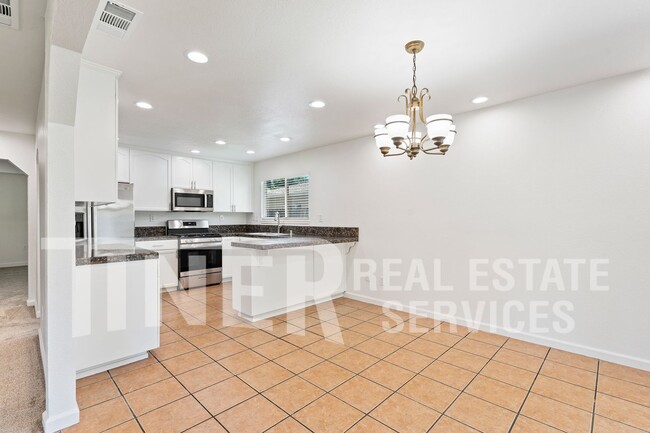 Building Photo - 2815 Erin Dr