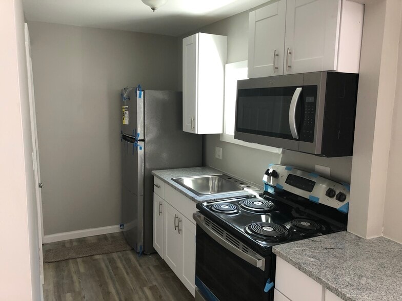 Building Photo - 210 S Yale Ave