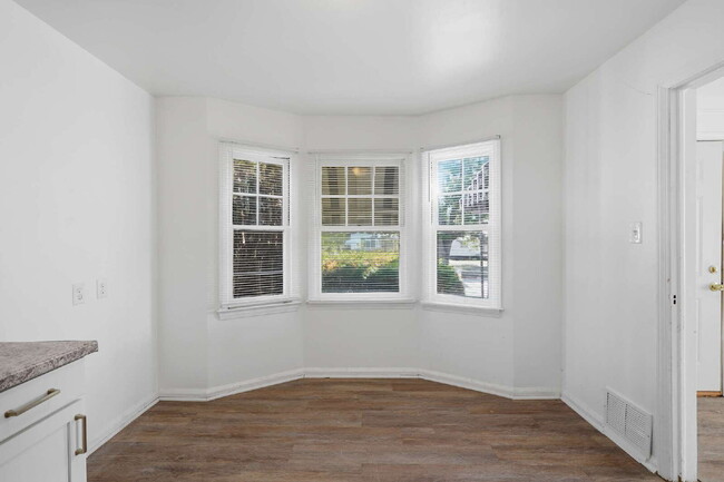 Building Photo - Cozy Detroit Home with Comfortable Living Space!