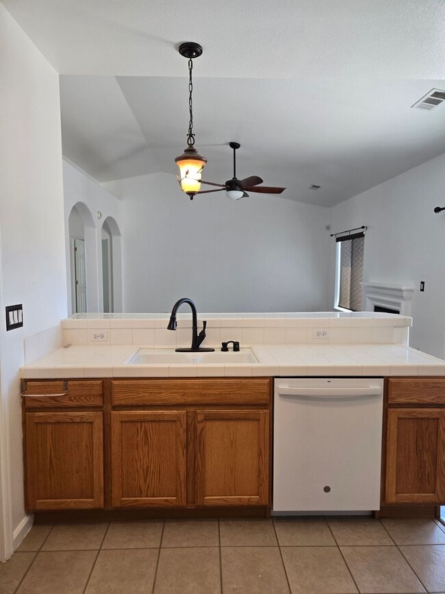 Building Photo - Beautiful 3 bedroom!