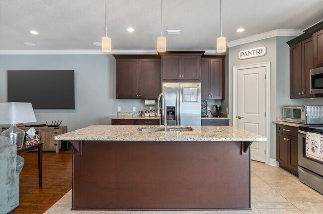 Building Photo - 2137 Janet St