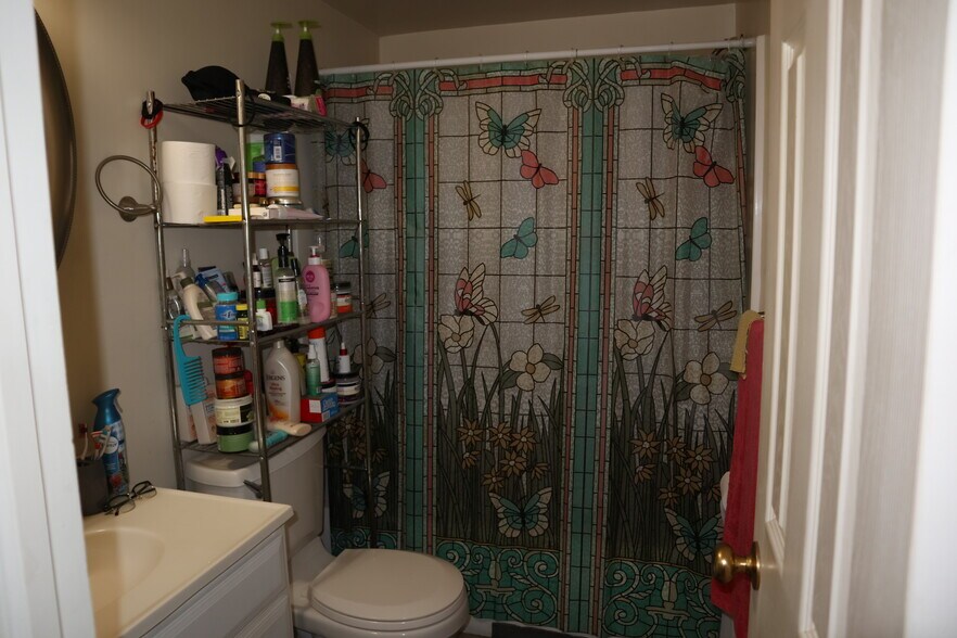 Building Photo - 198 Ellsworth St