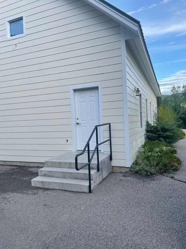 Building Photo - Large Three Bedroom on the North Side of D...