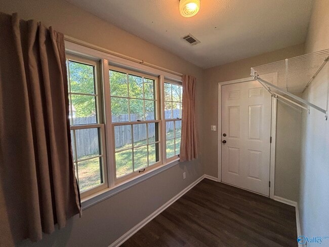 Building Photo - 2705 Willena Dr SE