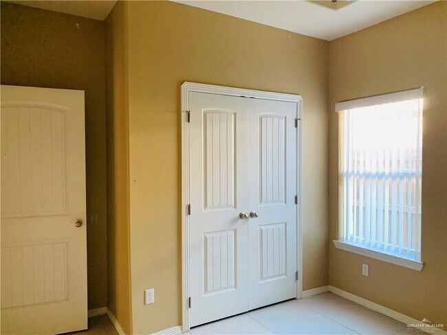 Building Photo - 13 E Franklin Ave