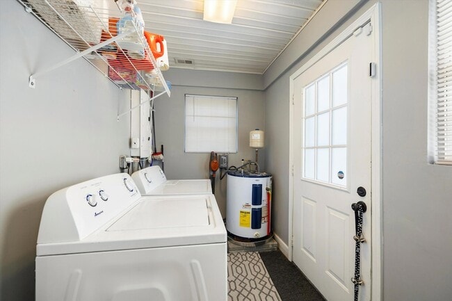 Building Photo - 108 S St Marks Ave