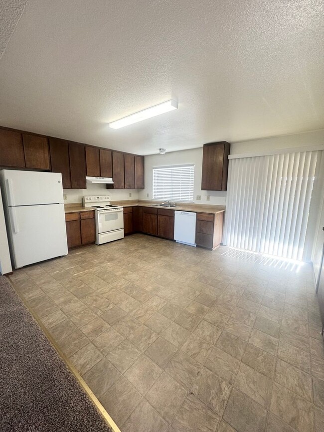 Building Photo - Spacious Home in S. Redding w/ New Upgrades?