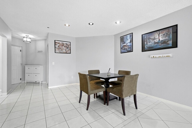 Building Photo - 5155 Europa Dr