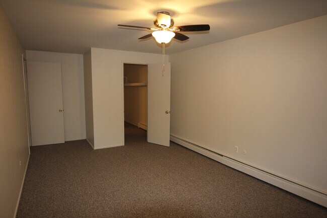 Master Bed looking at walk-in closet - 1807 Westgate Ave