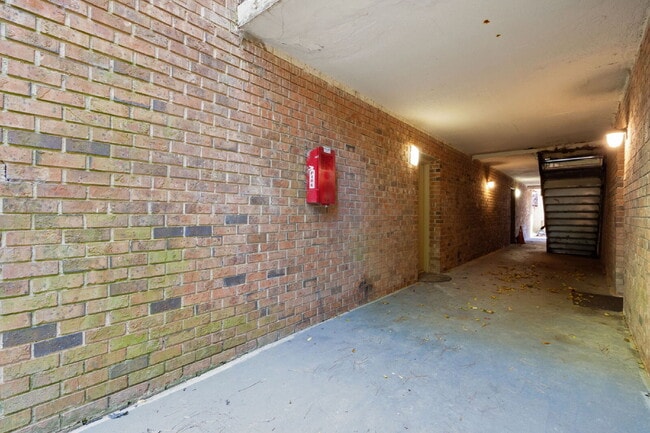 Building Photo - 500 Umstead Dr