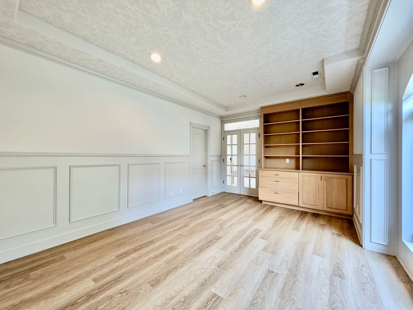 Building Photo - 3014 NW Chapin Dr