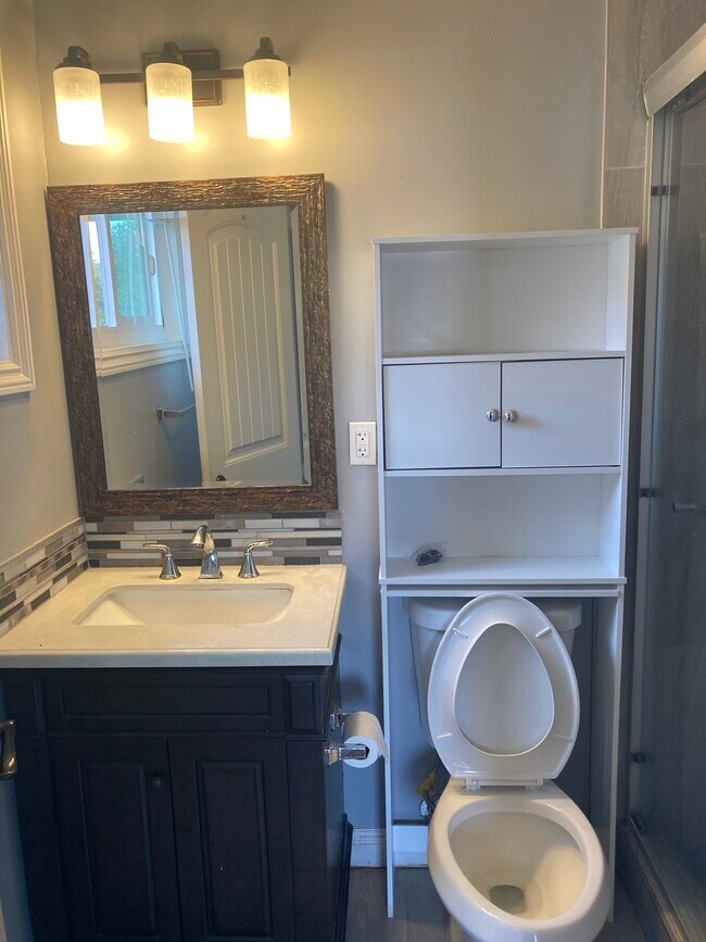 Building Photo - 1822 Eisenhower Dr