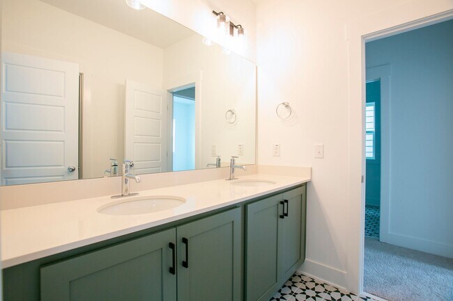 Building Photo - Chatham Park *Like New* Late July availability!